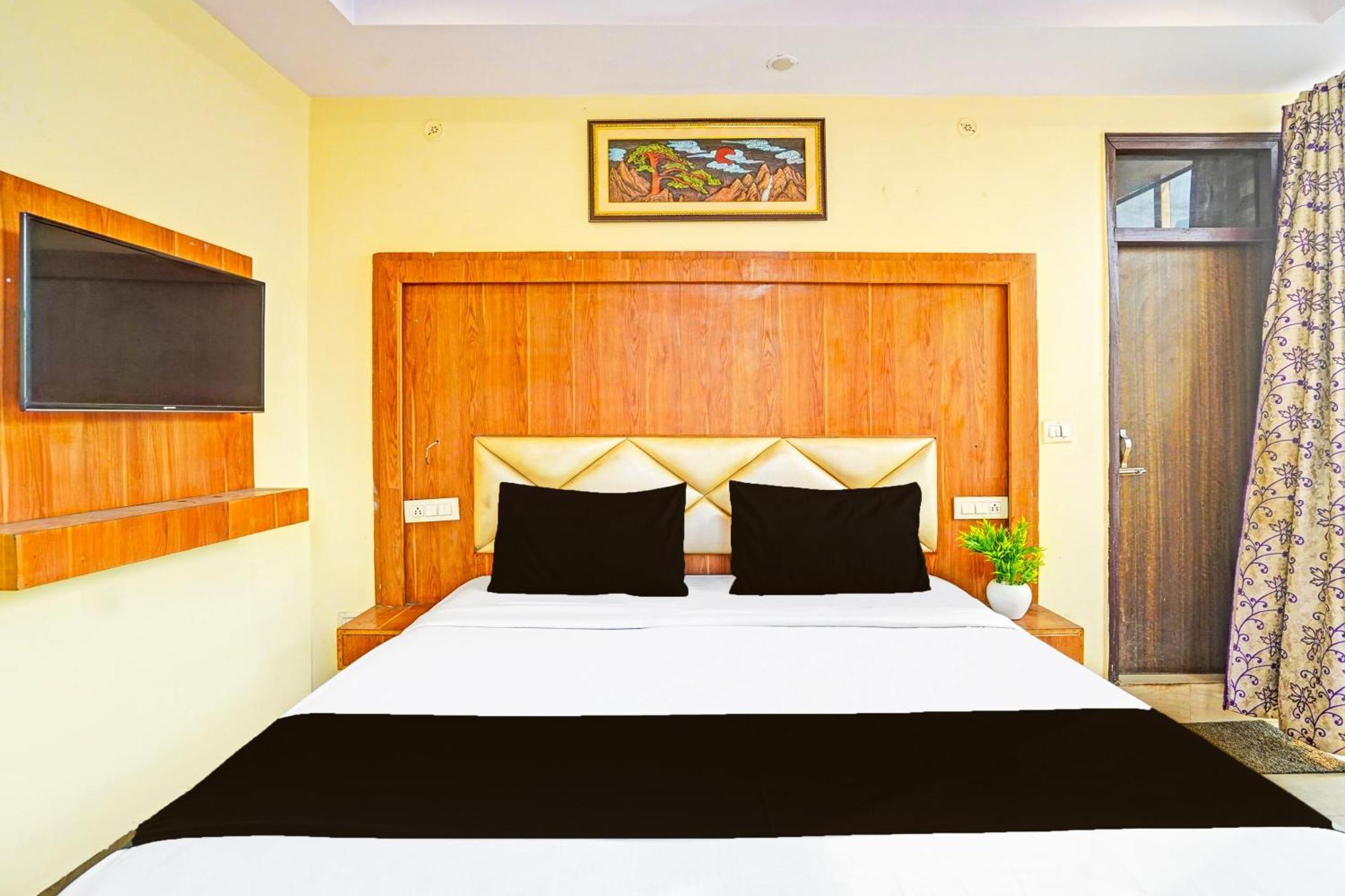 Super Hotel O Charbagh Formerly Khalsa Inn Lucknow Buitenkant foto