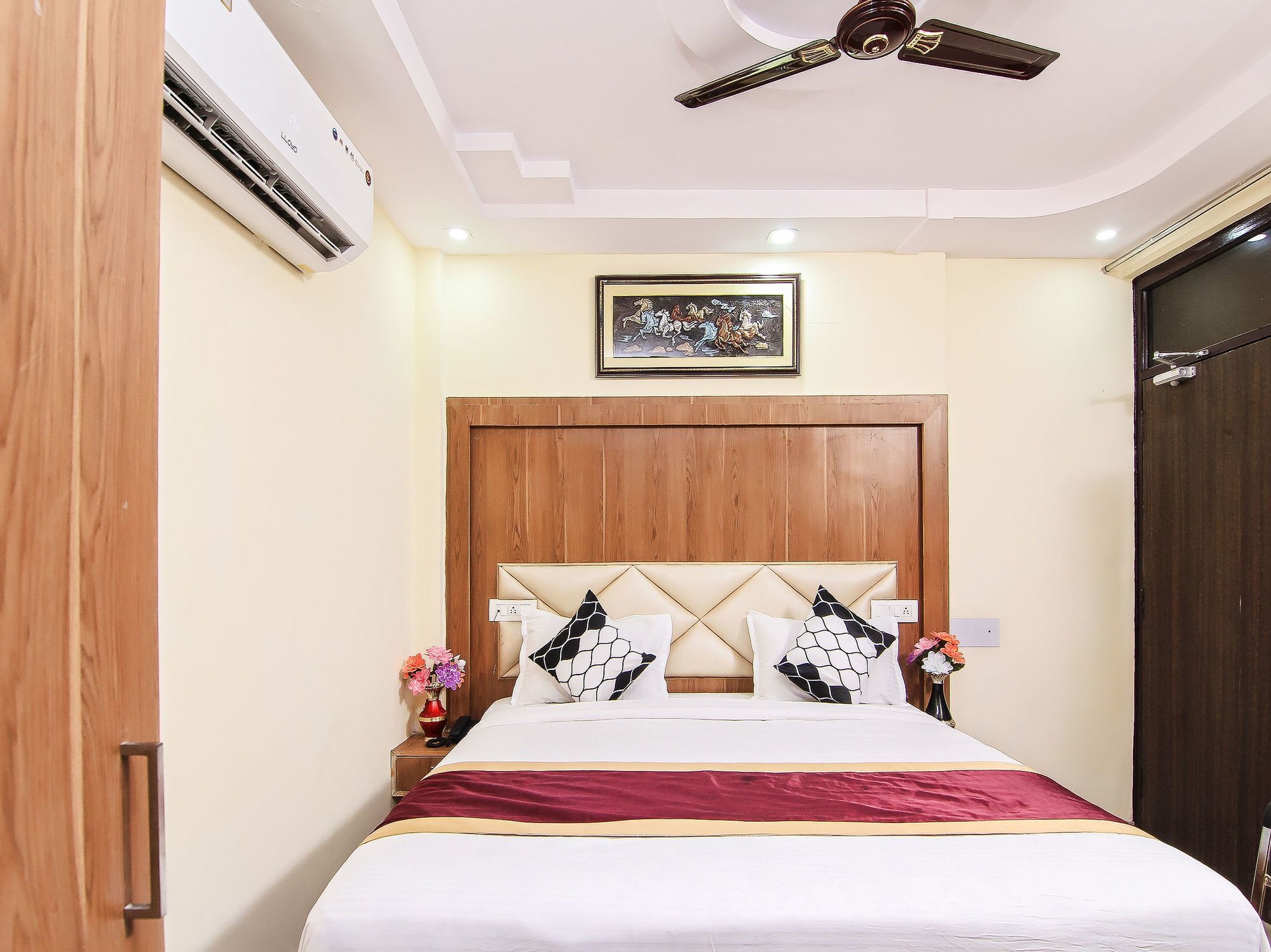 Super Hotel O Charbagh Formerly Khalsa Inn Lucknow Buitenkant foto